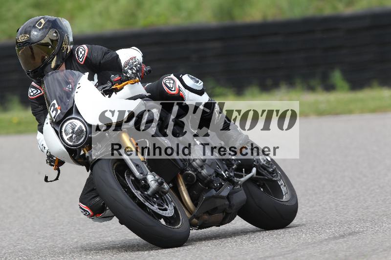 Archiv-2025/10 23.04.2025 Cornu Master School ADR/rot-rouge/3